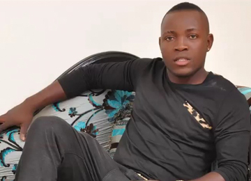 Newton V – Beleza Rara Newton V - Beleza Rara